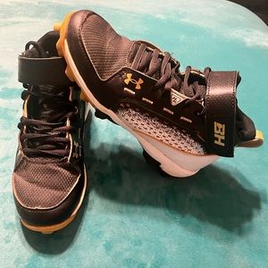 Boys Under Armour Baseball Cleats